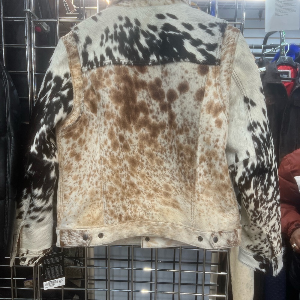Men's Cowhide Jacket with Black and Brown Accents - Picture 2 of 4